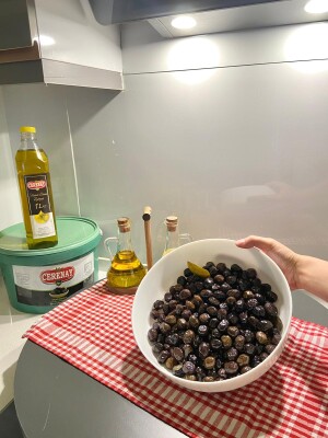 10 KG Az Tuzlu Gemlik Yağlı Sele Sofralık Siyah Zeytin 231-260 Kalibre - 4