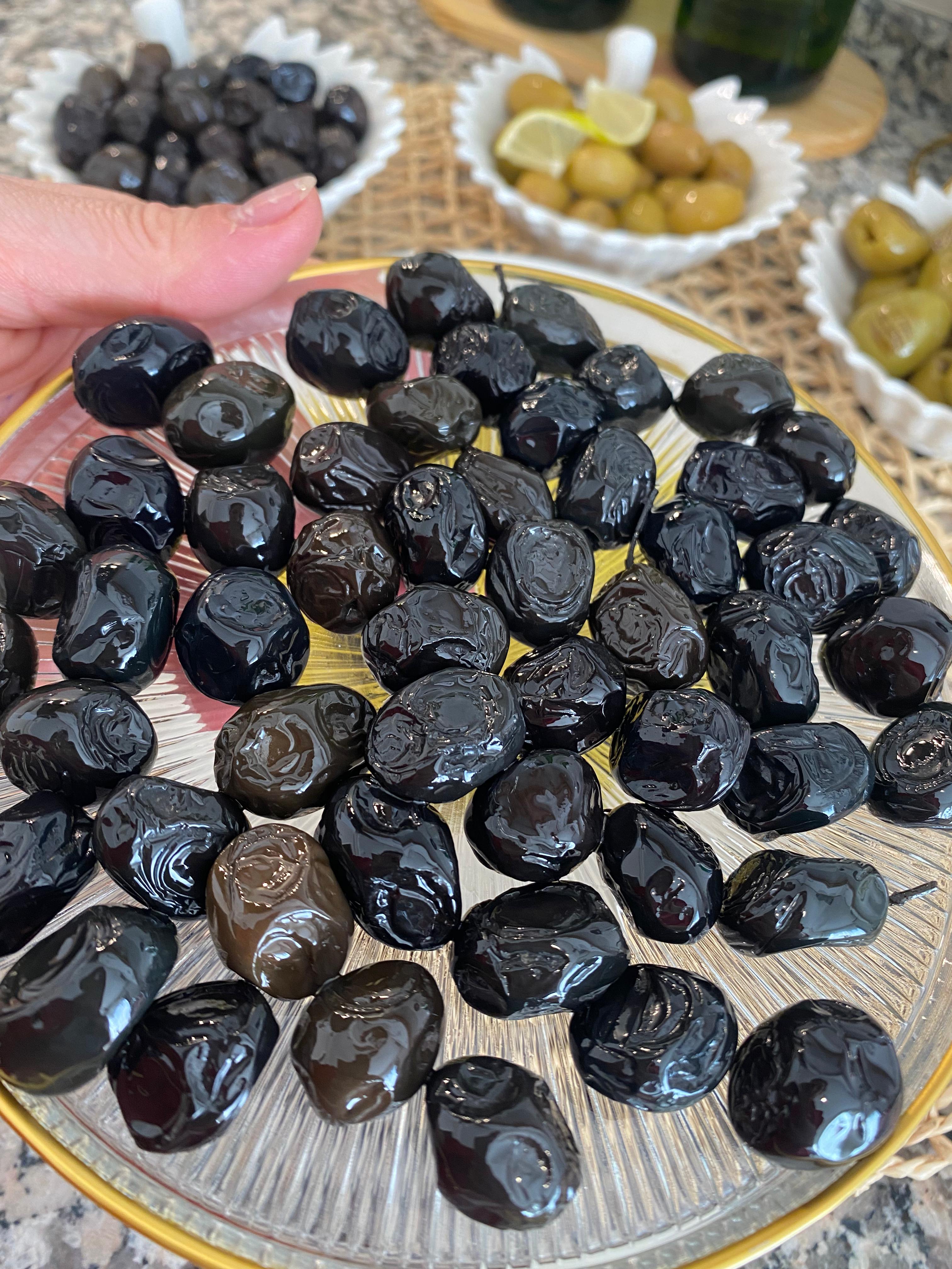  3A 10 kg Yağlı Sele Sofralık Siyah Zeytin 291-320 Kalibre - 1